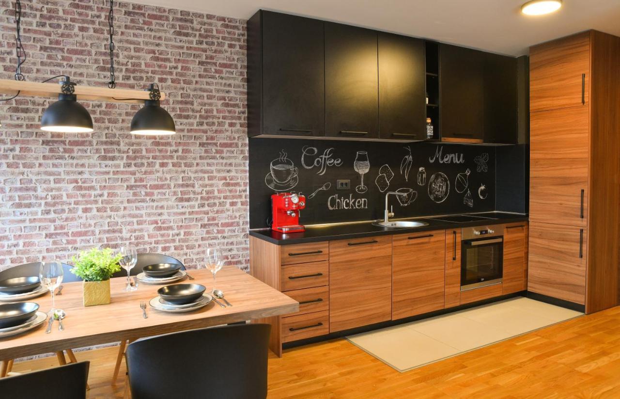 Apartments At Ljubovic Hill Park 포드고리차 외부 사진